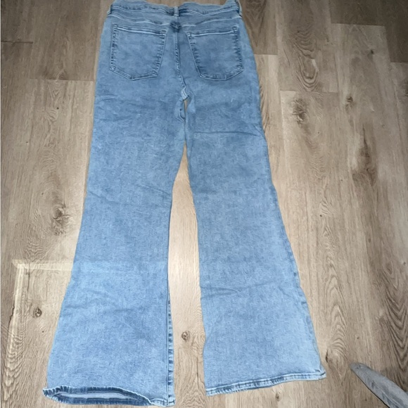 Abercrombie and Fitch, high-rise flare Jean - Picture 1 of 2